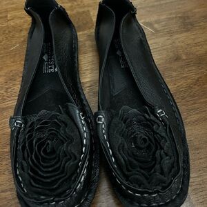 Elegant Black Floral Loafers